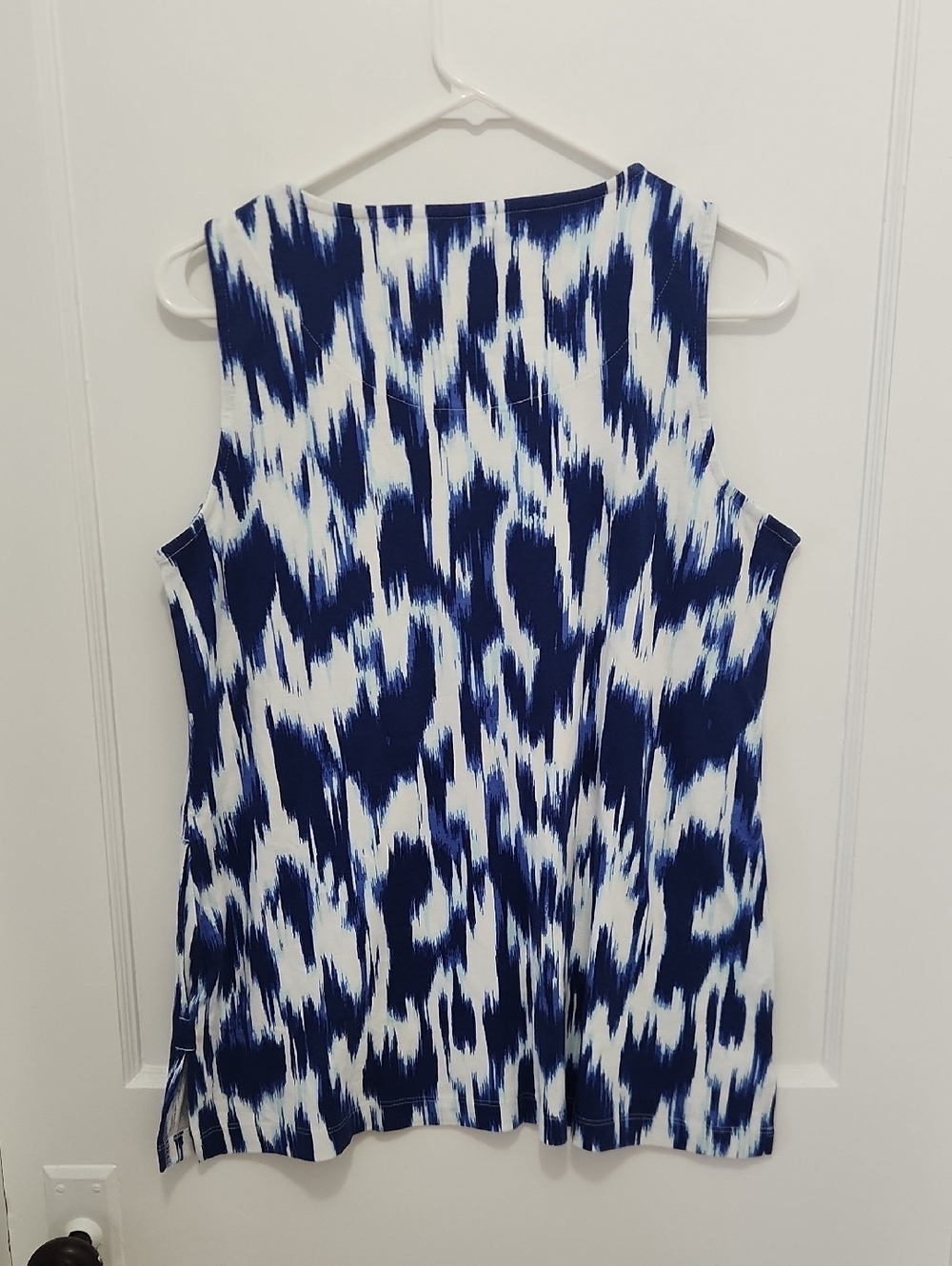 Chico's Women's Blue And White Sleeveless Top Size 2P (US Petite Large) - Picture 2 of 9